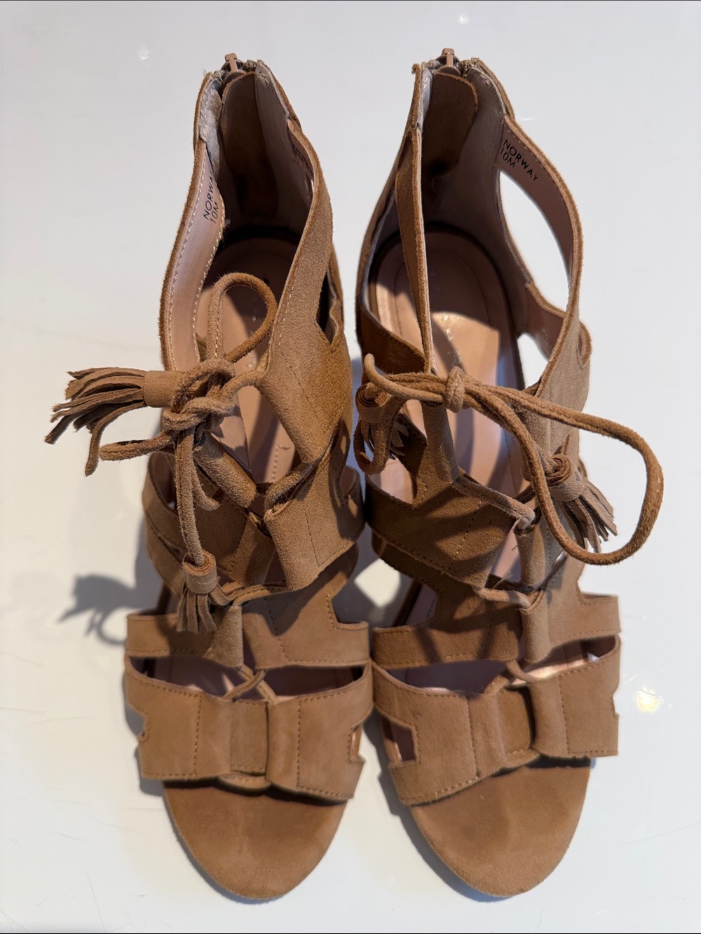 Tahari Norway  Lace Up cage Gladiator Sandal Beige Heels size 10 EUC